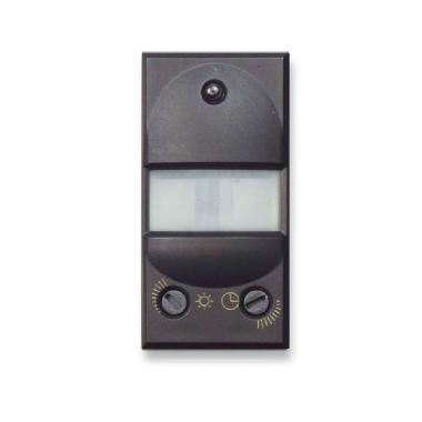 Rivelatore di movimento. Tekla S44. colore grigio Tekla. alimentazione 110230V~  NA 10A 230V~  finitura opaca  1 Mod. product photo Photo 01 3XL