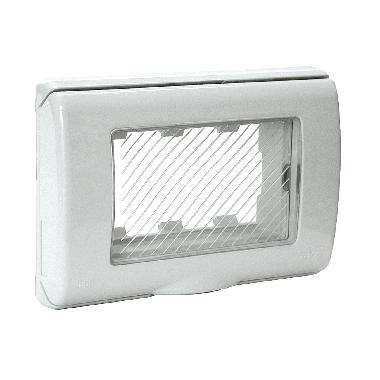 Placca stagna S45. con sportello a membrana cedibile   autoportante (non necessita di armatura portafrutti) 3 Mod. product photo Photo 01 3XL