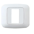 Placca Yes S45, singola per scatola tonda o quadrata colore bianco banquise con cornice color bianco banquise  1 Mod. product photo