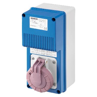 PRESA FISSA INTERBLOCCATA VERTICALE - CON FONDO - TRASFORMATORE DI SICUREZZA - 2P 16A 230/24V 160VA - IP67 product photo Photo 01 3XL