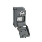 presa con interruttore di blocco, serie TM, 3 poli + N + PE, 6 h (rosso), 16 A, 200/346 ÷ 240/415 V, portafusibile sezionabile 10 x 38 mm, con scatola base product photo