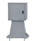 Contenitore in vetroresina 550x540 su basamento con serratura a chiave triangolare e lucchettabile
 product photo